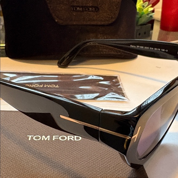 Tom Ford NIB Penny FT1086 Sunglasses in Black Full Inclusion 55 - 19 - 135 - Picture 11 of 16